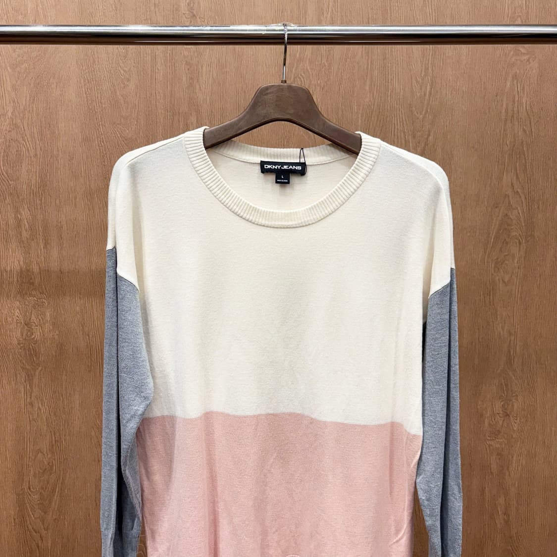 도나카란 뉴욕 라운드넥 니트 컬러 블록 사이드 슬릿 디테일 아이보리 상품이미지4