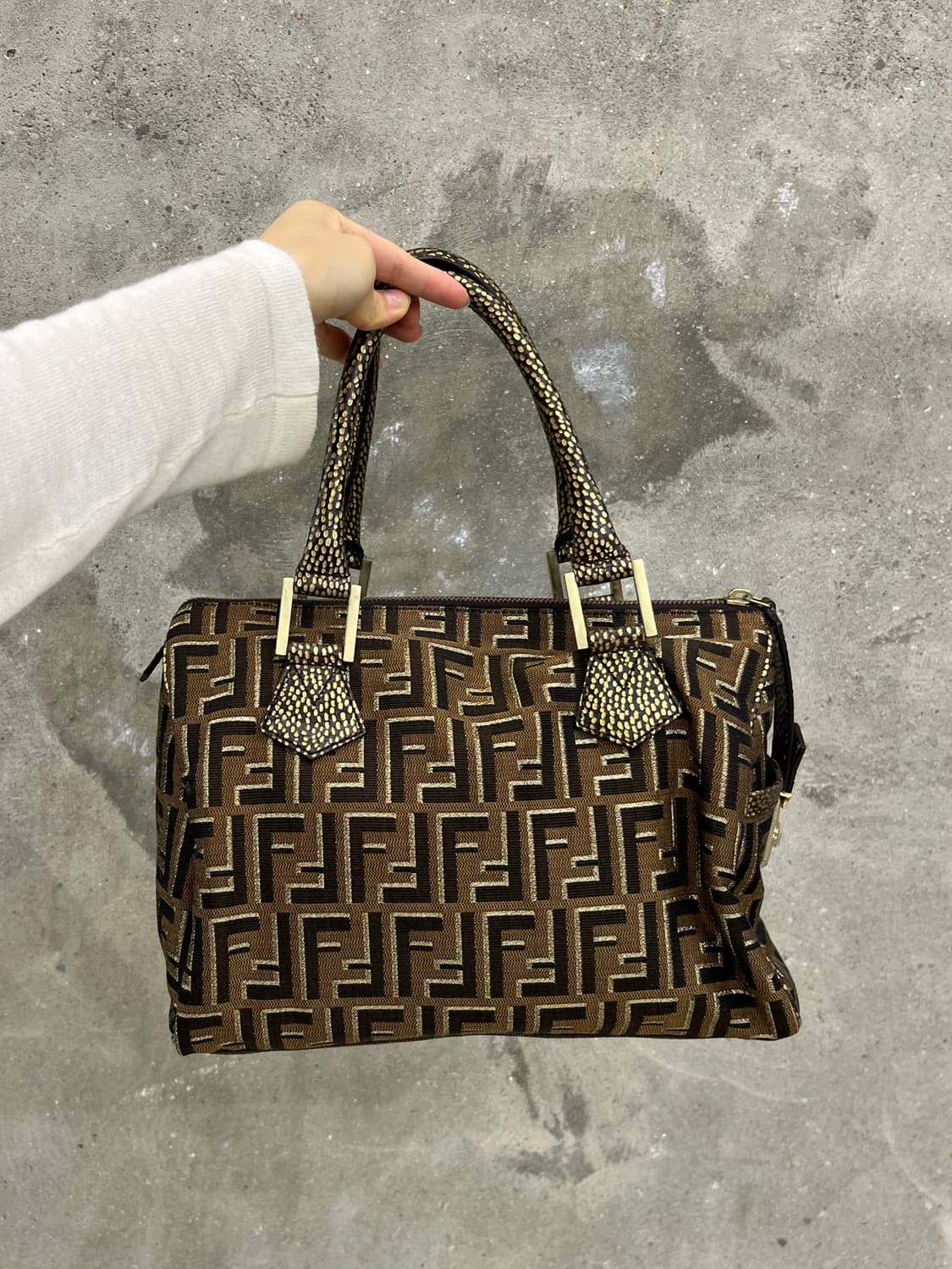 Fendi 펜디 주카패턴 토트백 상품이미지1