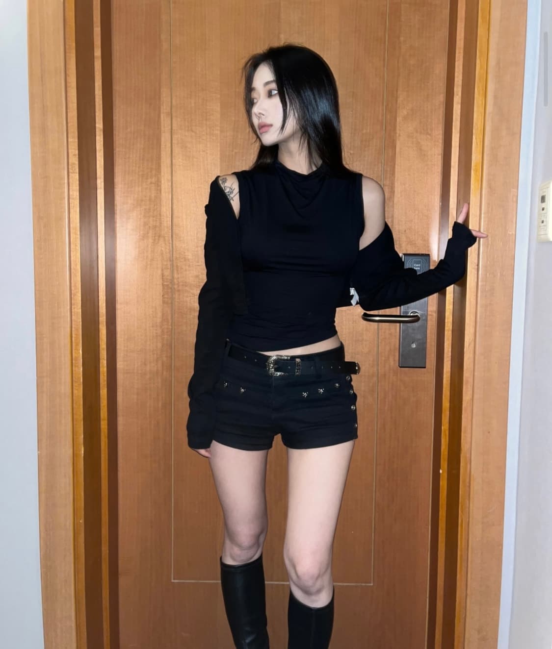뉴아카이브스 black funky short pant 상품이미지2