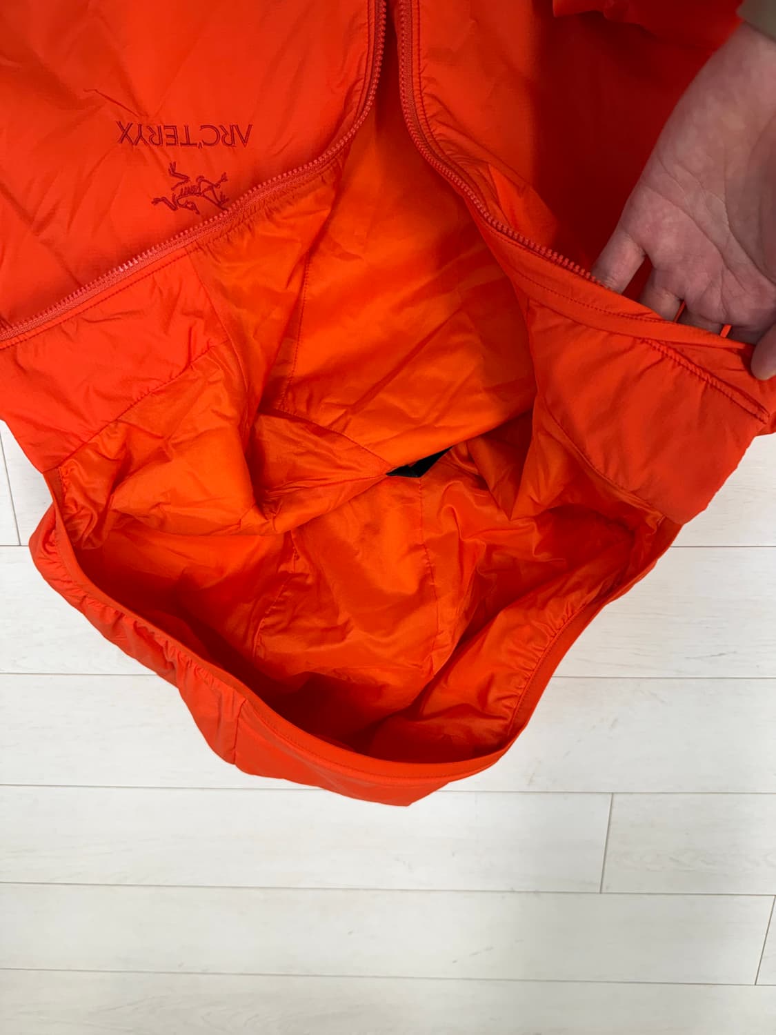 아크테릭스 아톰 L 사이즈 상태 최상상상 방금 찍었고 찍고나서는 절대 안 상품이미지8