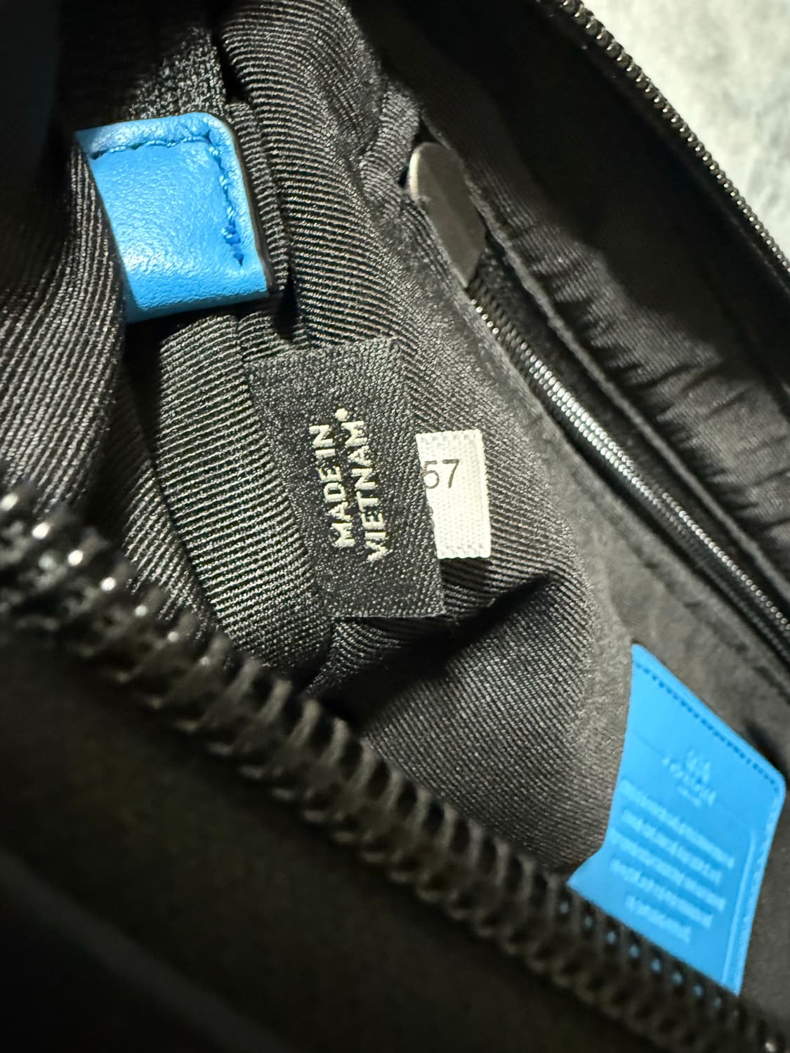 코치 설리반 퍼포레이티드 레더 메신저백 (네이비/블루) 상품이미지6