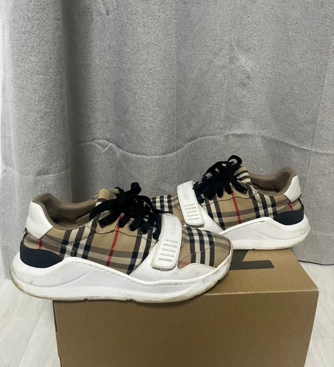 버버리 신발. 체크 벨크로 스니커즈 상품이미지1