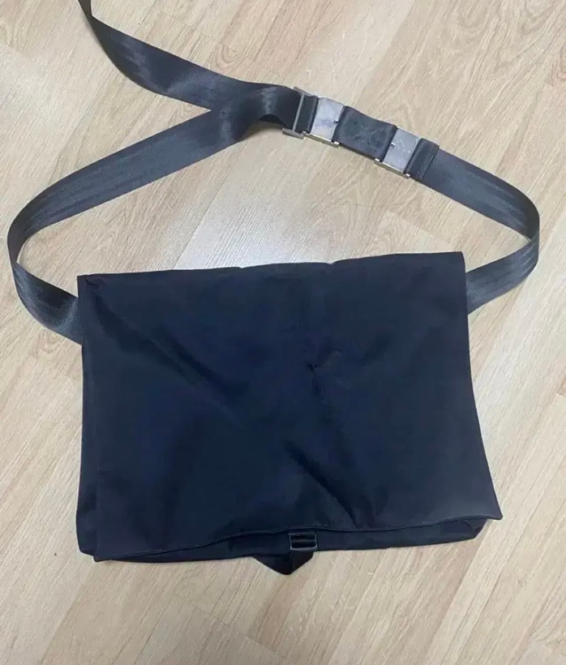 이우가마카라스 투버클 스퀘어백 상품이미지2