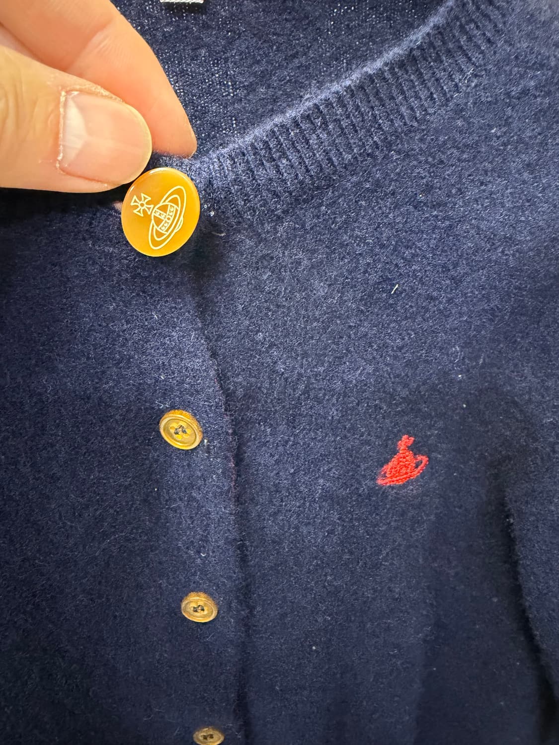 정품) 비비안웨스트우드 자수로고 네이비 가디건 1 상품이미지4