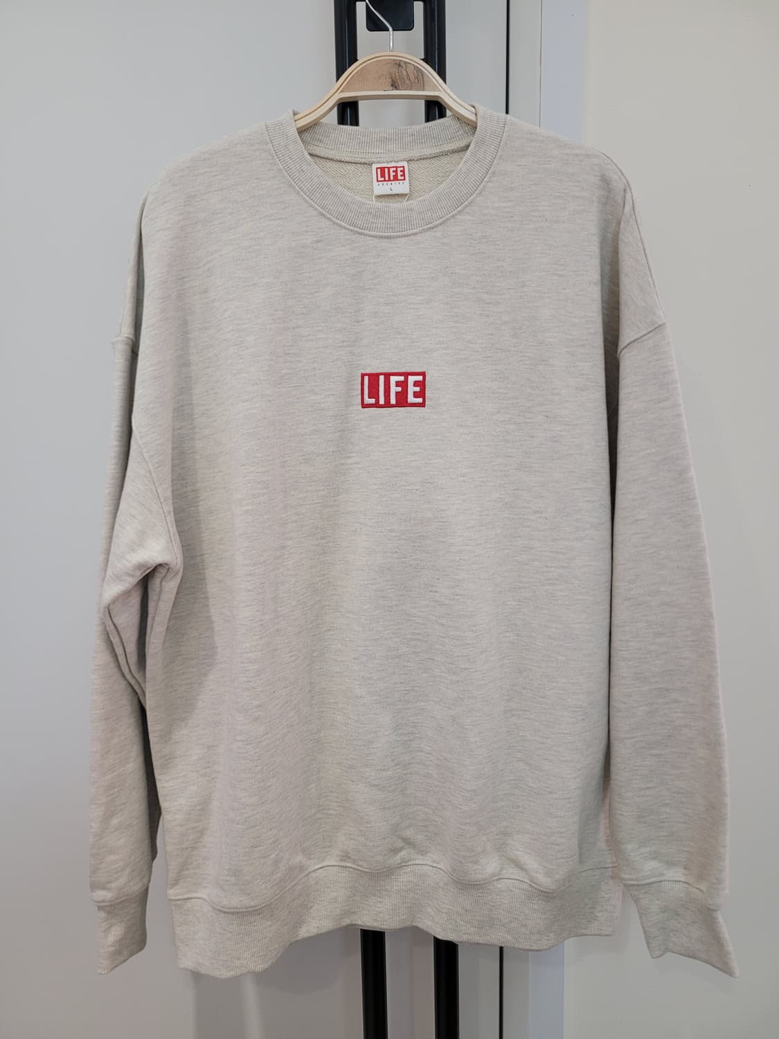 라이프아카이브 로고 자수 맨투맨 스웨트셔츠  L사이즈 택달린새제품 상품이미지1