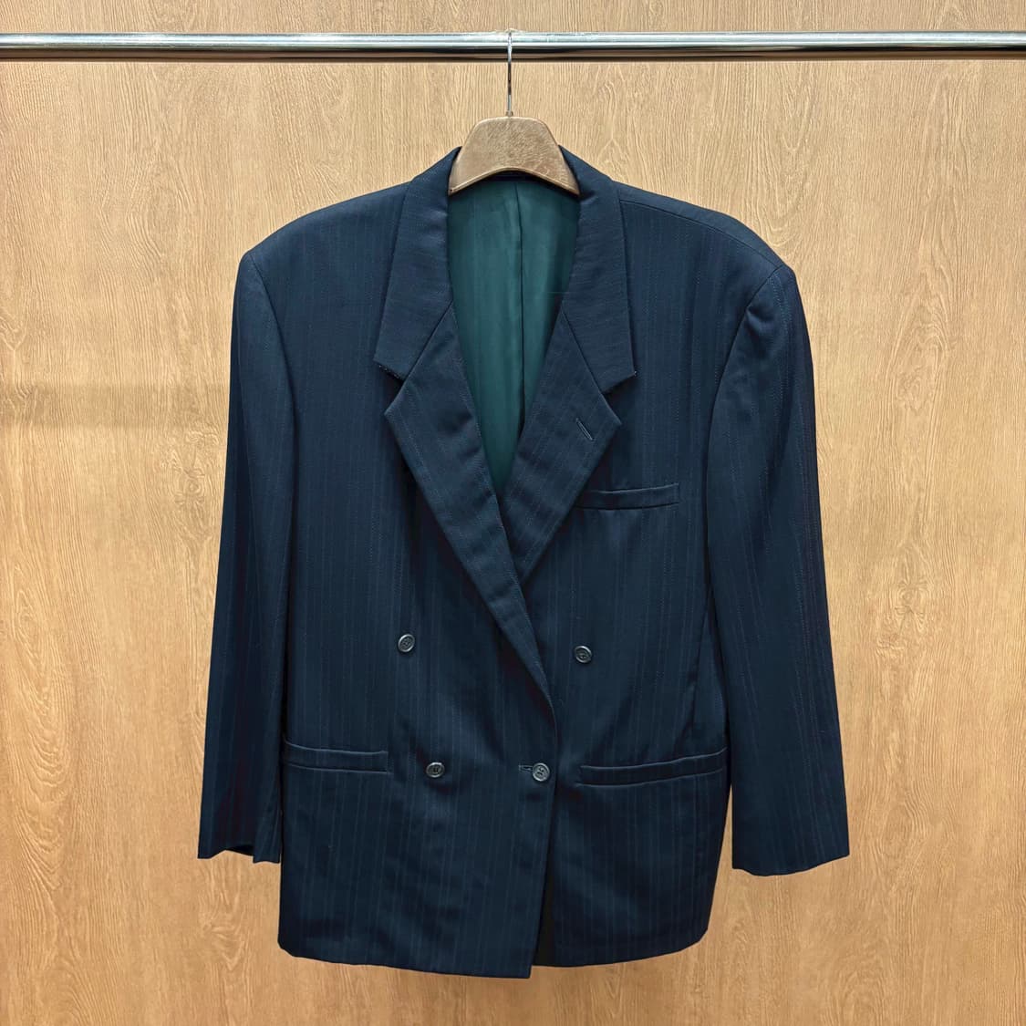 베르사체 정장 블레이저 스트라이프 안감 포인트 컬러 디테일 차콜 상품이미지2