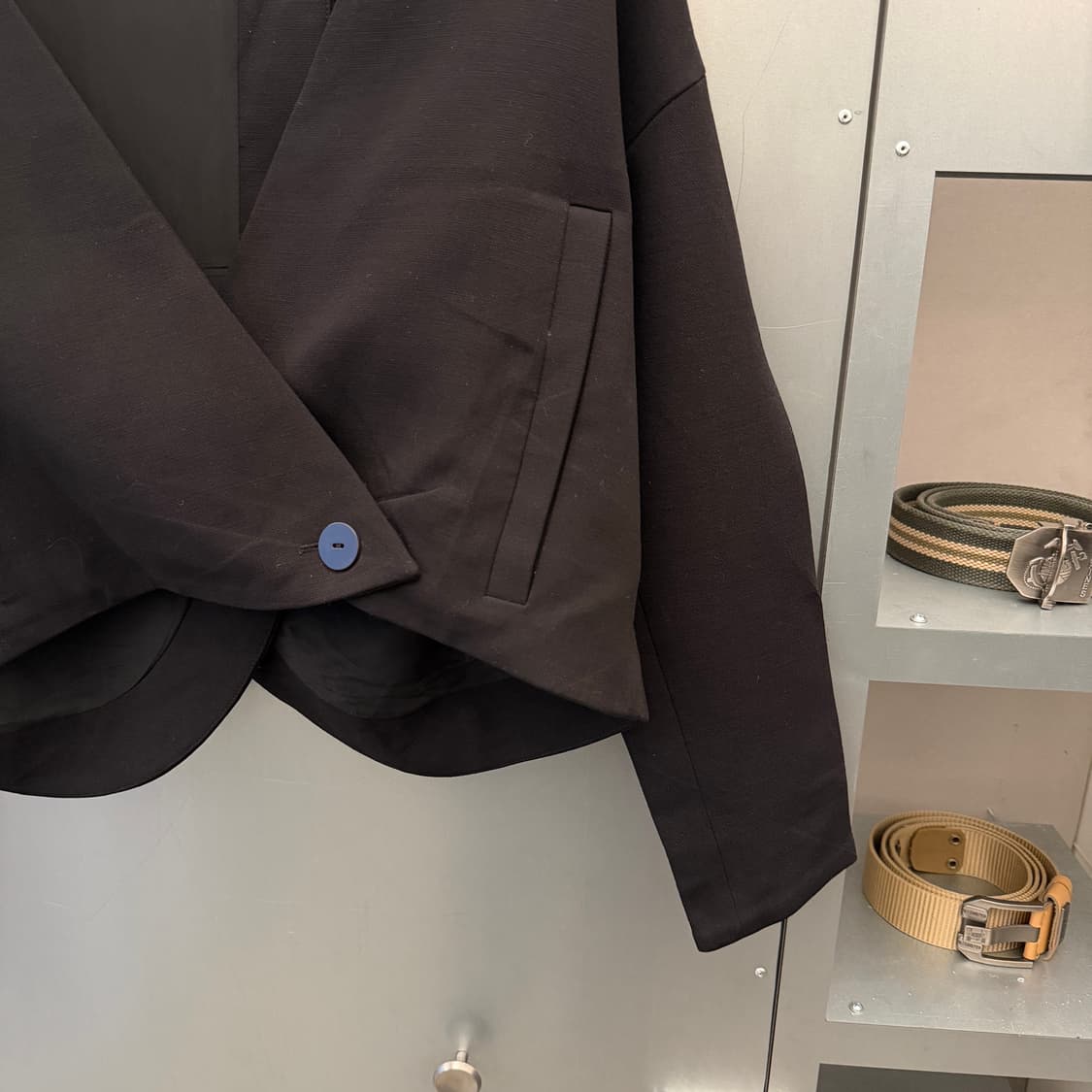 발렌시아가 13fw 크롭 랩 자켓 상품이미지2