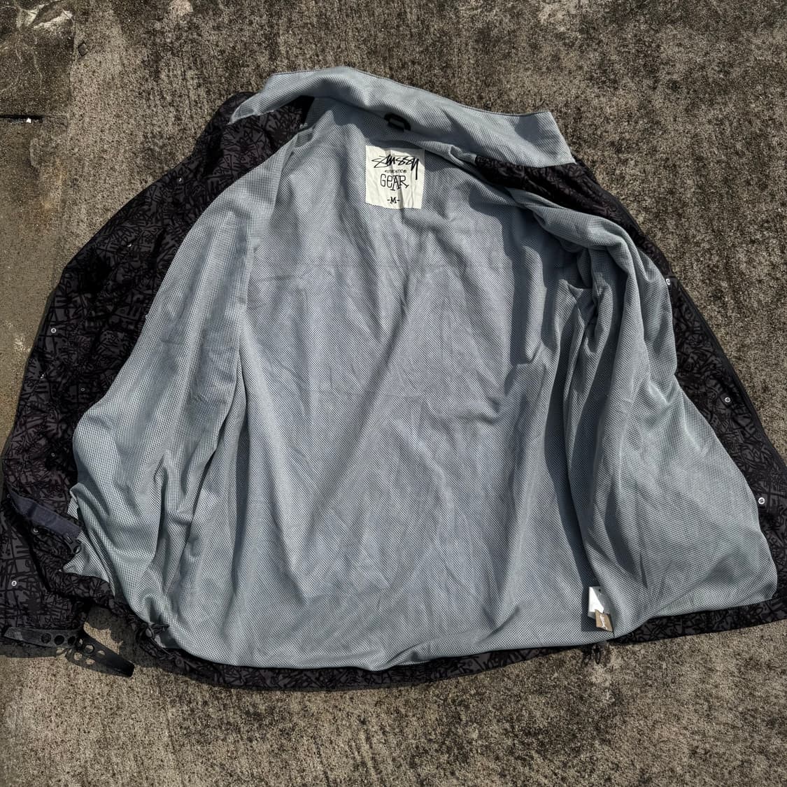 [M-L] Stussy 어센틱 로고 풀 프린팅 바람막이 자켓 상품이미지3