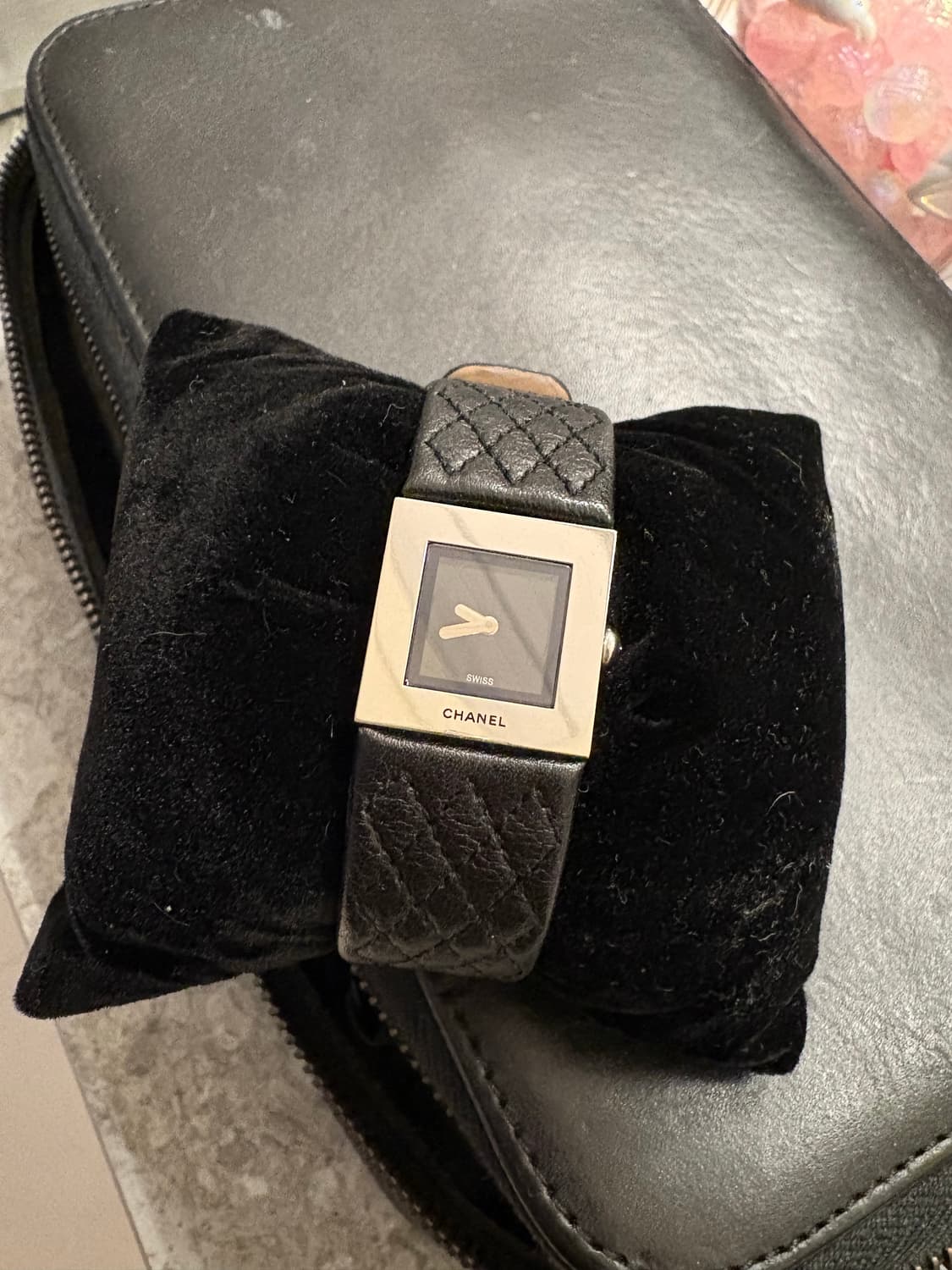 CHANEL 마트라세 19mm 쿼츠 스틸 블랙 레더 여성시계 상품이미지1