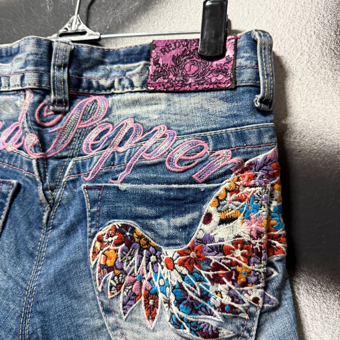 Red Pepper 펑크 자수 패치 디테일 세미 부츠컷 데님 팬츠 상품이미지4