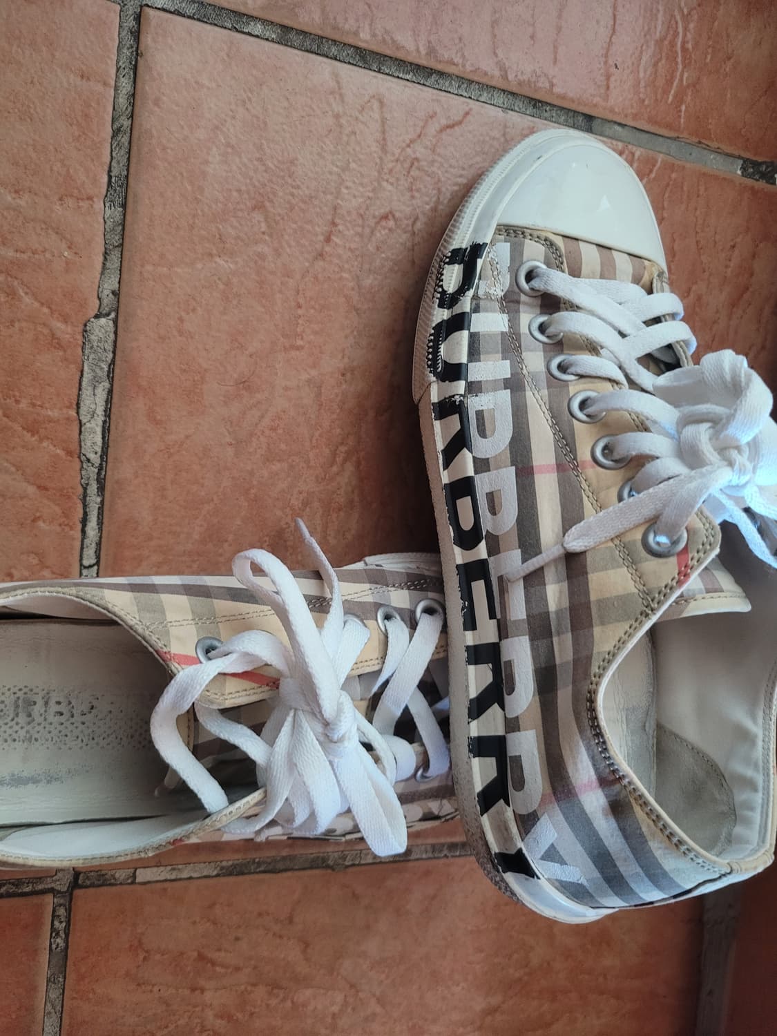 버버리 스니커즈 상품이미지2