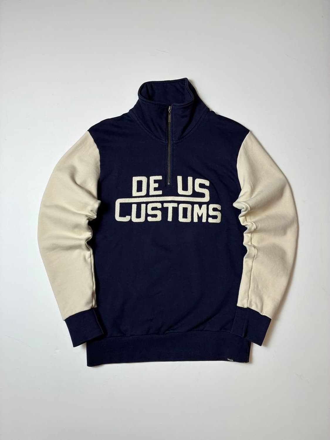 데우스 엑스 마키나 핸즈포드 하프 집 스웨터 PN8530 상품이미지1