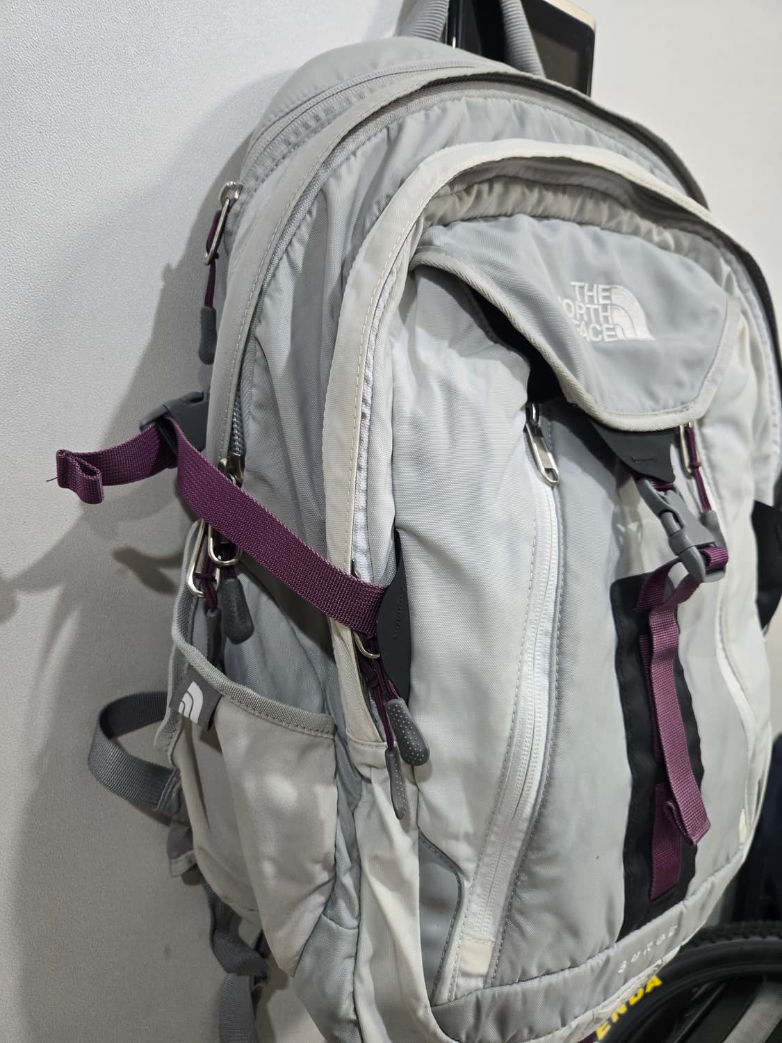 노스페이스 백팩 SURGE  상품이미지2