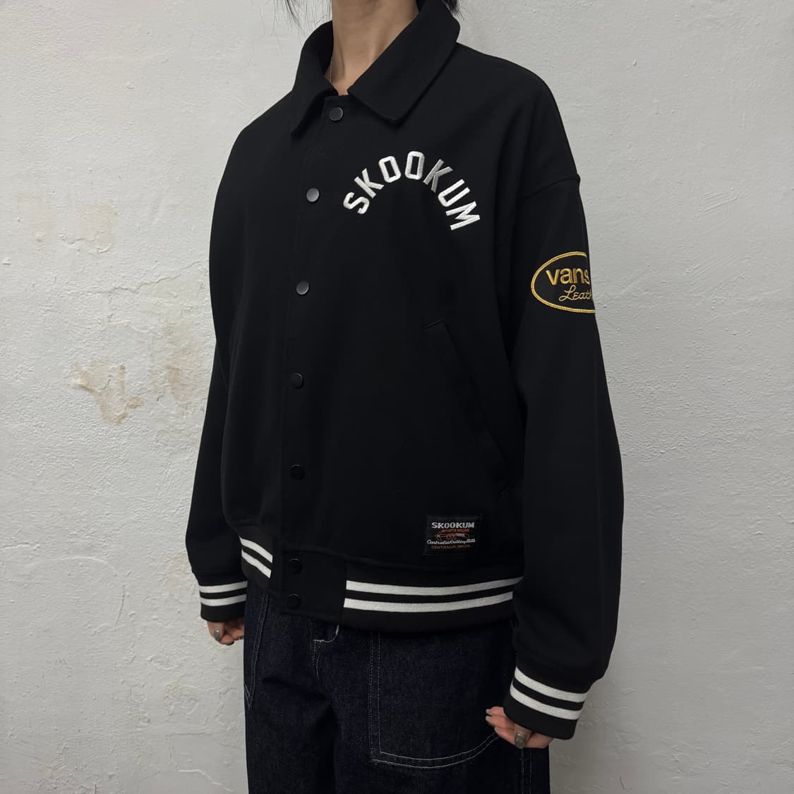 VANSON x 잭로즈 x SKOOKUM 블랙 패치 로고 울 블루종 자켓 상품이미지1