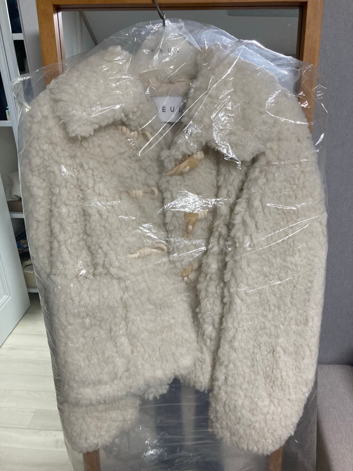 NEUL 뽀글이 토글 자켓 아이보리 상품이미지5