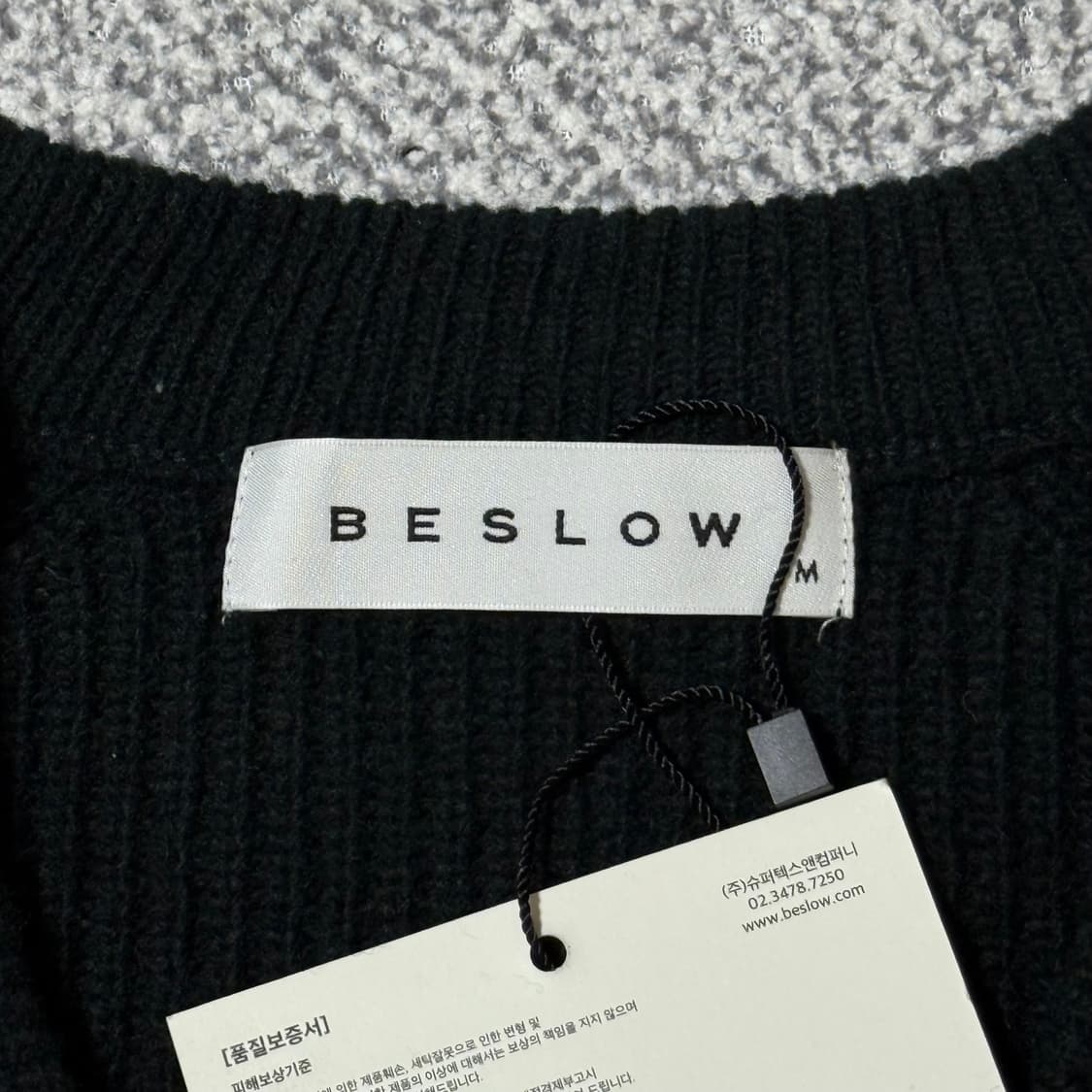 [정가 9만원 새상품] 비슬로우 브이넥 니트 M 상품이미지8