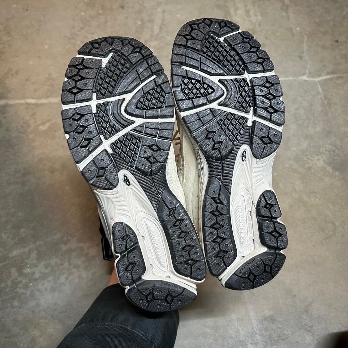 235) 뉴발란스 2002R 아이보리 스니커즈 미사용품 상품이미지8