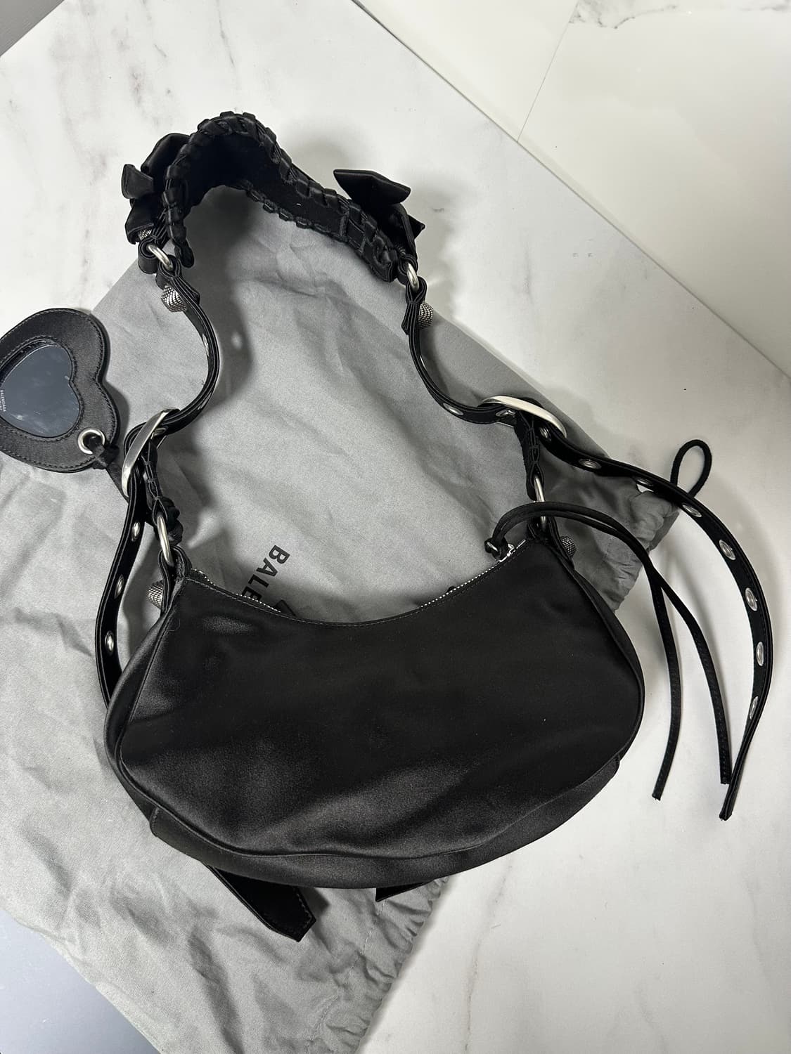 [SA 정품] 발렌시아가 리본 르카골 블랙 xs 한정판 상품이미지7