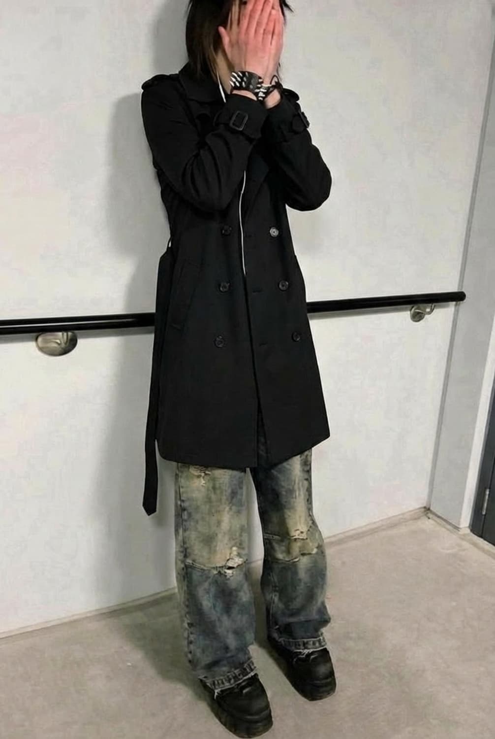 꼼데가르송 셔츠 라인의 블랙 벨티드 트렌치 숏코트 상품이미지2