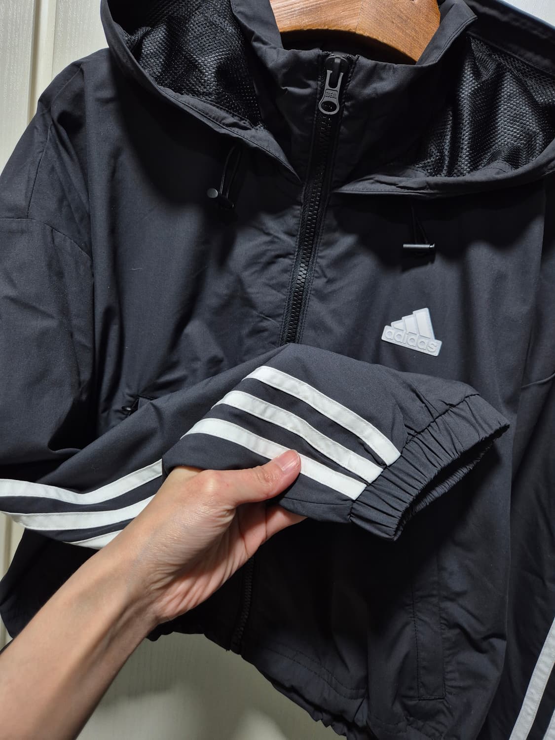 (세일)(새상품)아디다스 삼선 크롭 후드 바람막이 상품이미지4