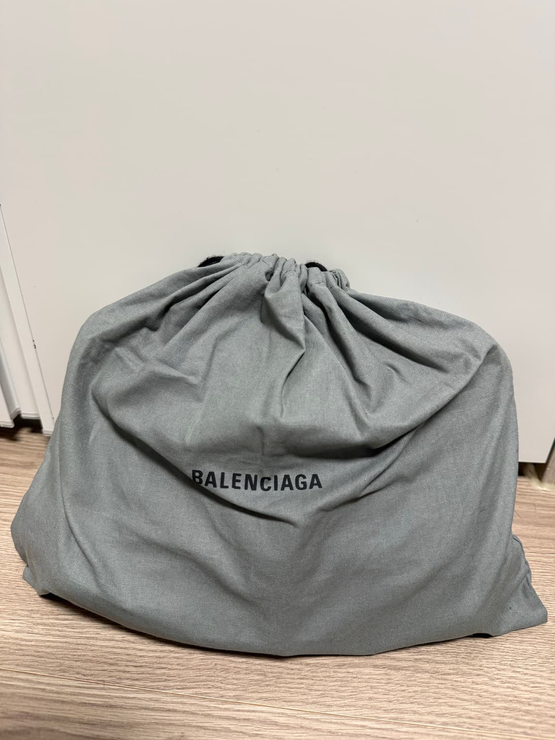 발렌시아가 아미 메신저백 램스킨 상품이미지2