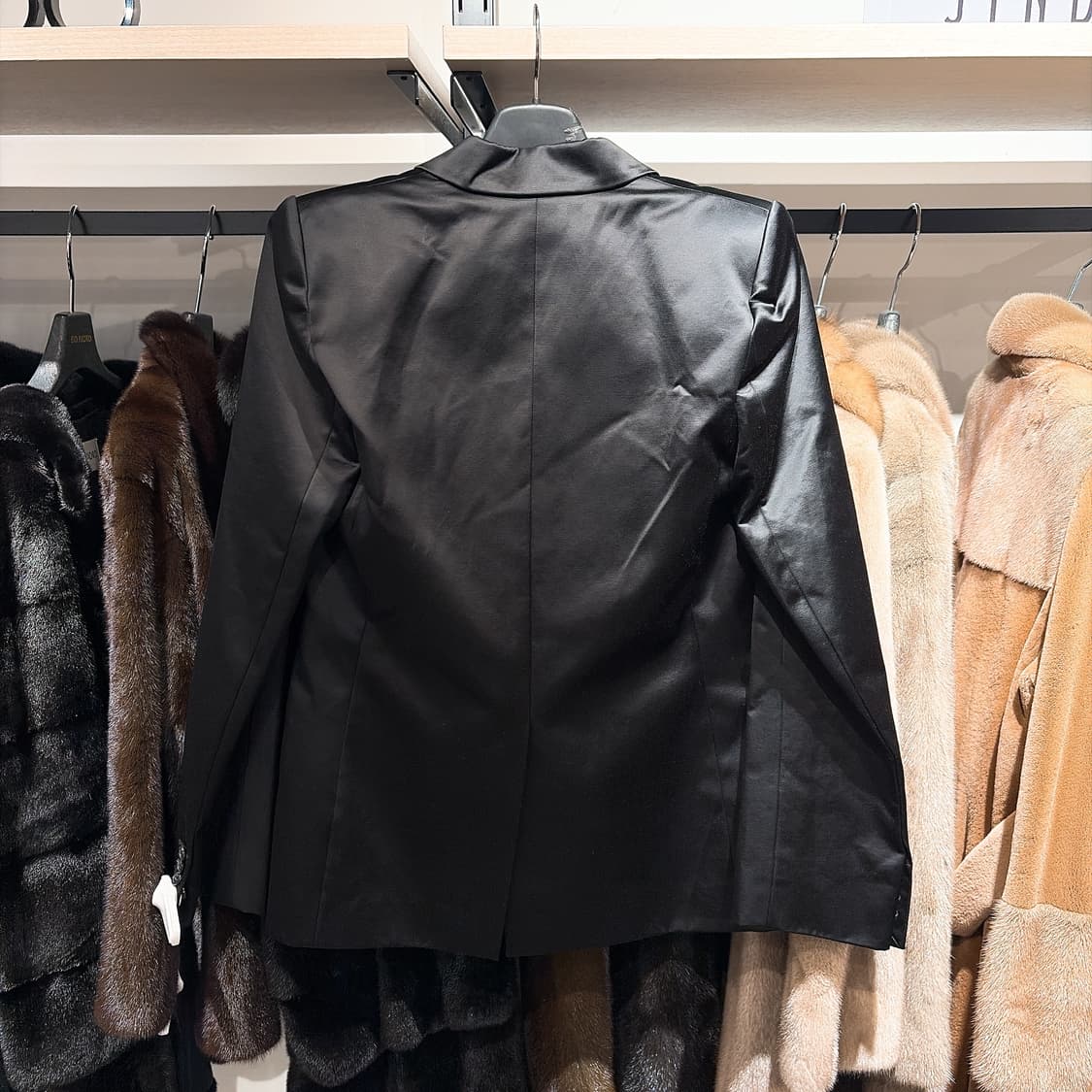 (정품/새상품) KHAITE 케이트 여성 블랙 새틴 더블 블레이저 자켓  상품이미지3