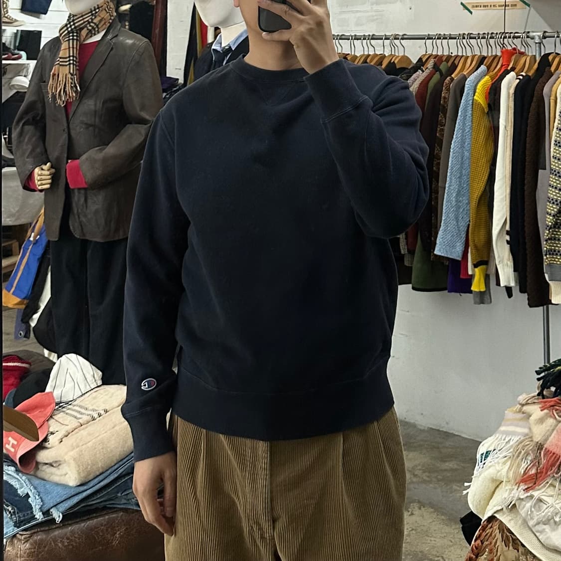 (착용컷) Champion 스웻 셔츠 (남성용 100) 상품이미지3