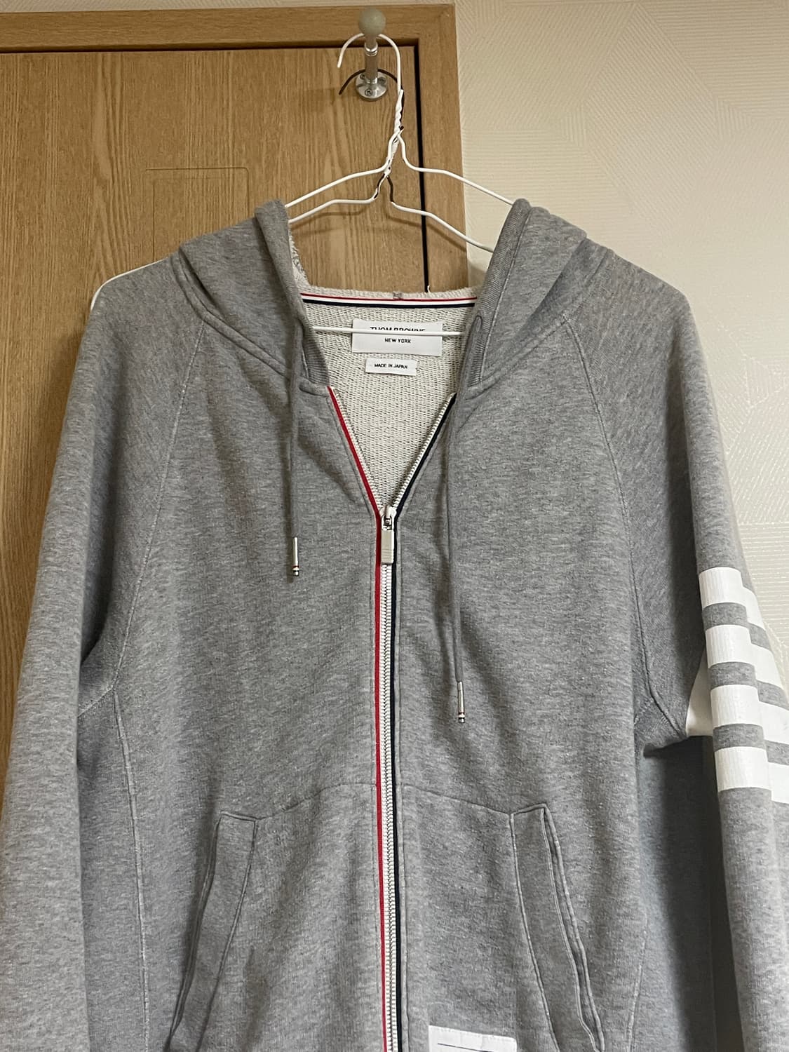 톰브라운 후드집업 상품이미지1