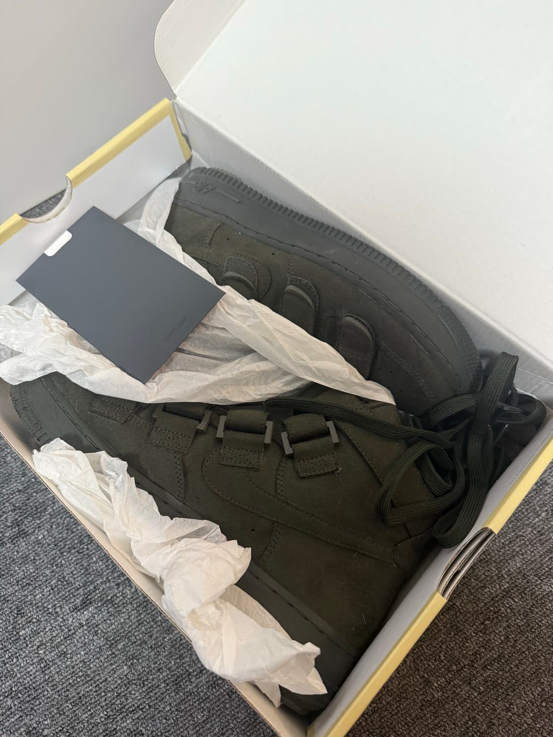 나이키 x 빌리 아일리시 에어포스1 하이 세쿼이아 / 크림 보증서 포함 상품이미지8