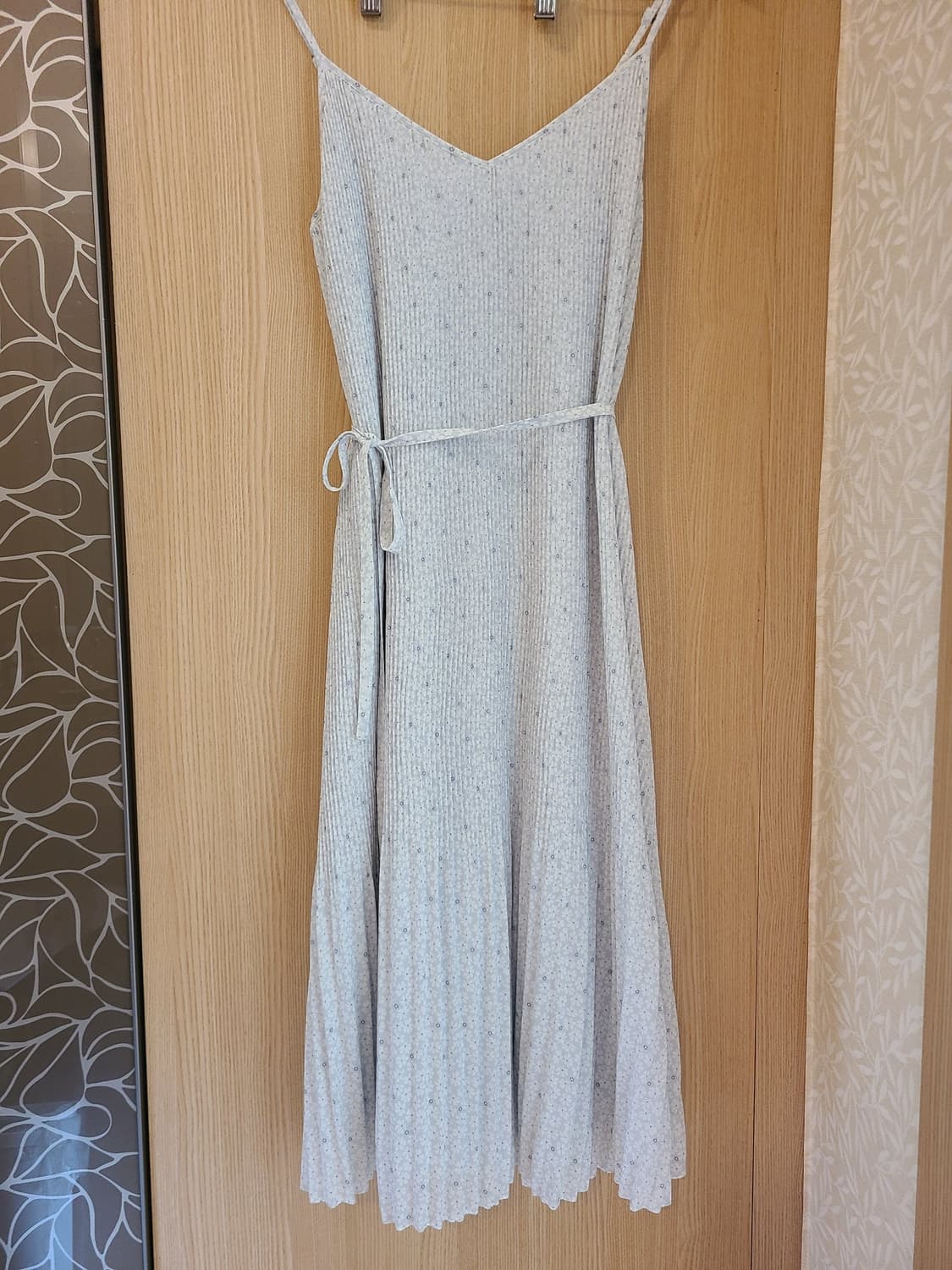 👗(아베크롬비앤피치) 뽀송뽀송 플리츠 끈원피스 (XS) 상품이미지1
