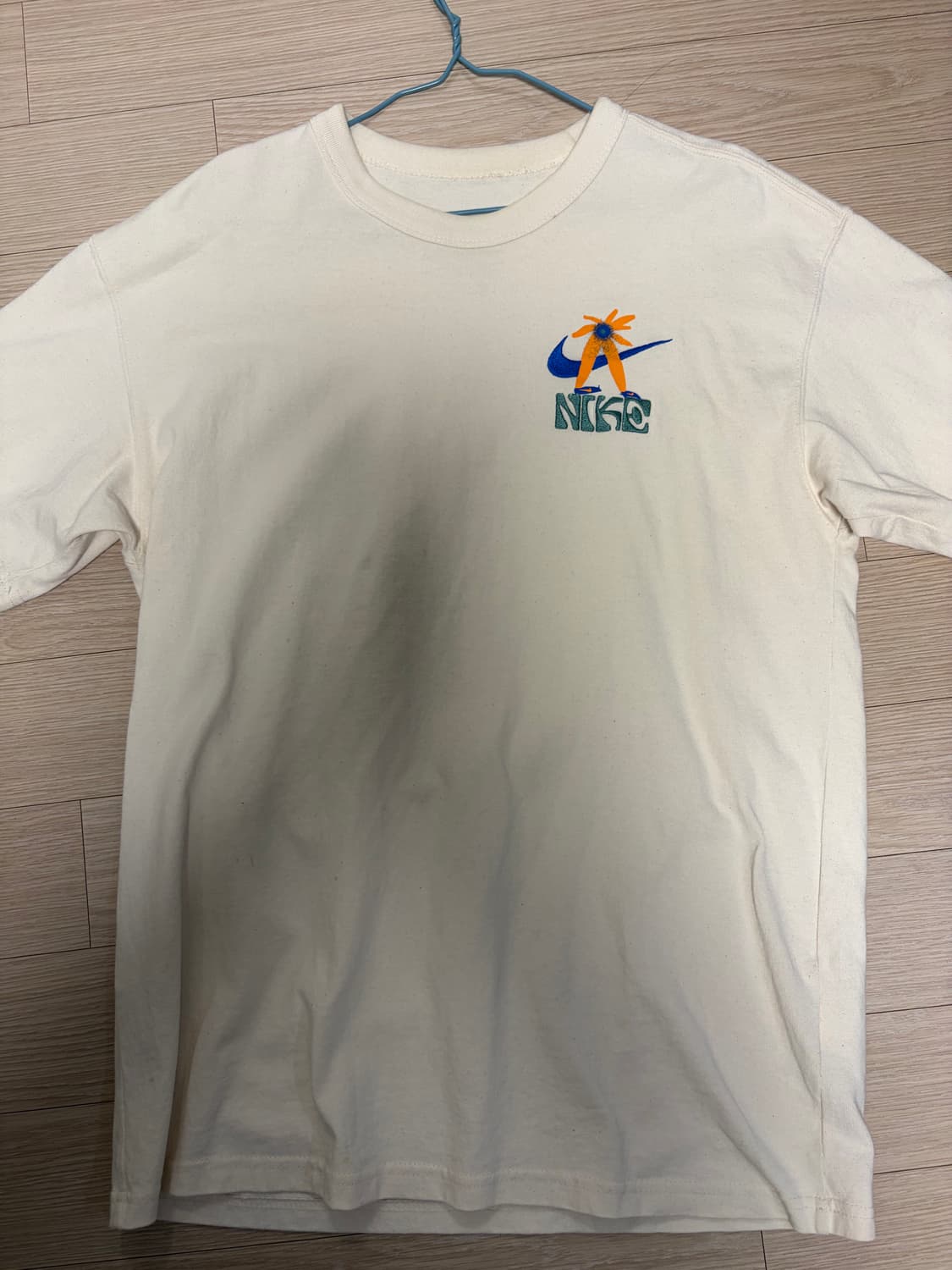 나이키 화이트 그래픽 반팔티 상품이미지1