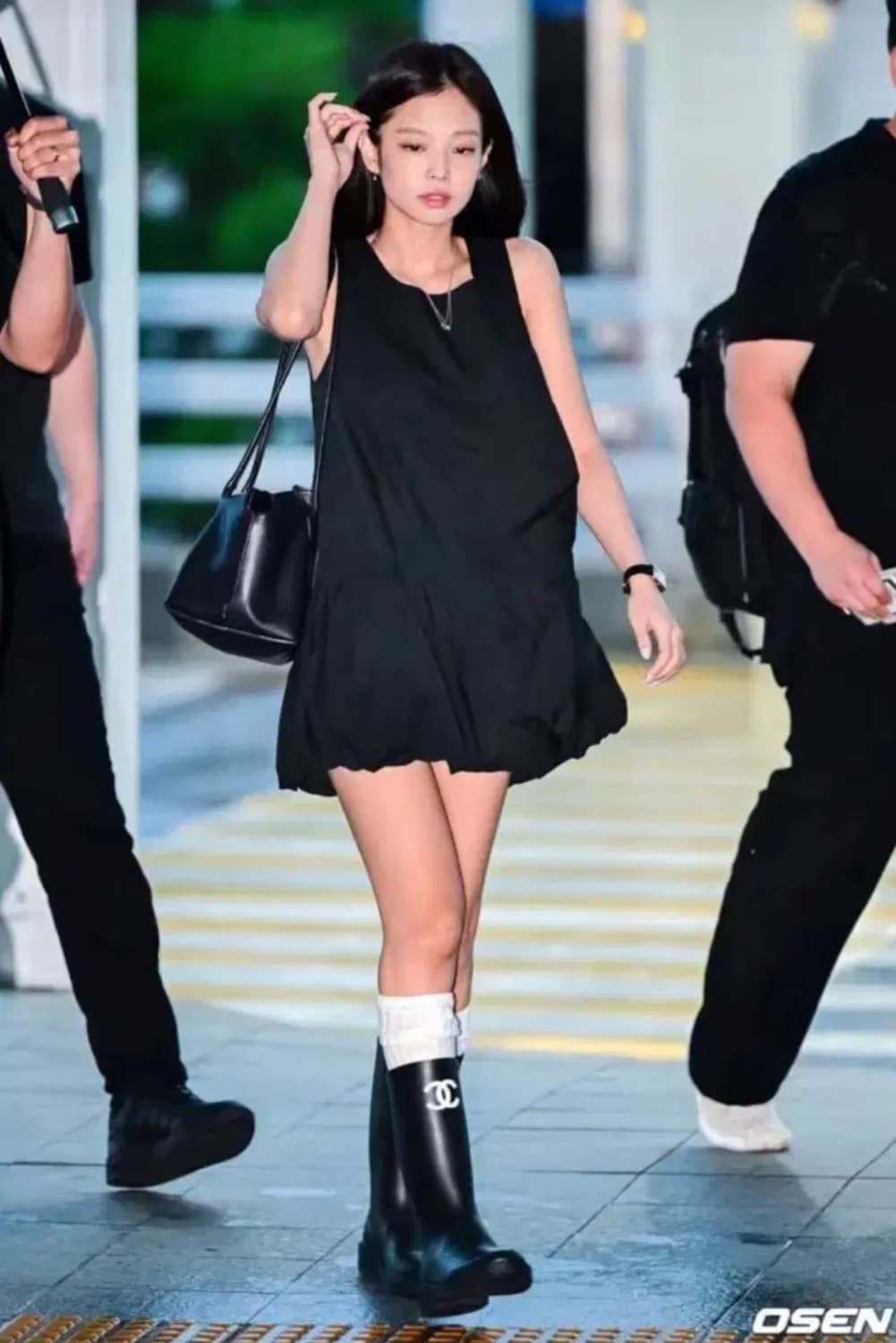 아모멘토 볼륨 미니 드레스 블랙 상품이미지1