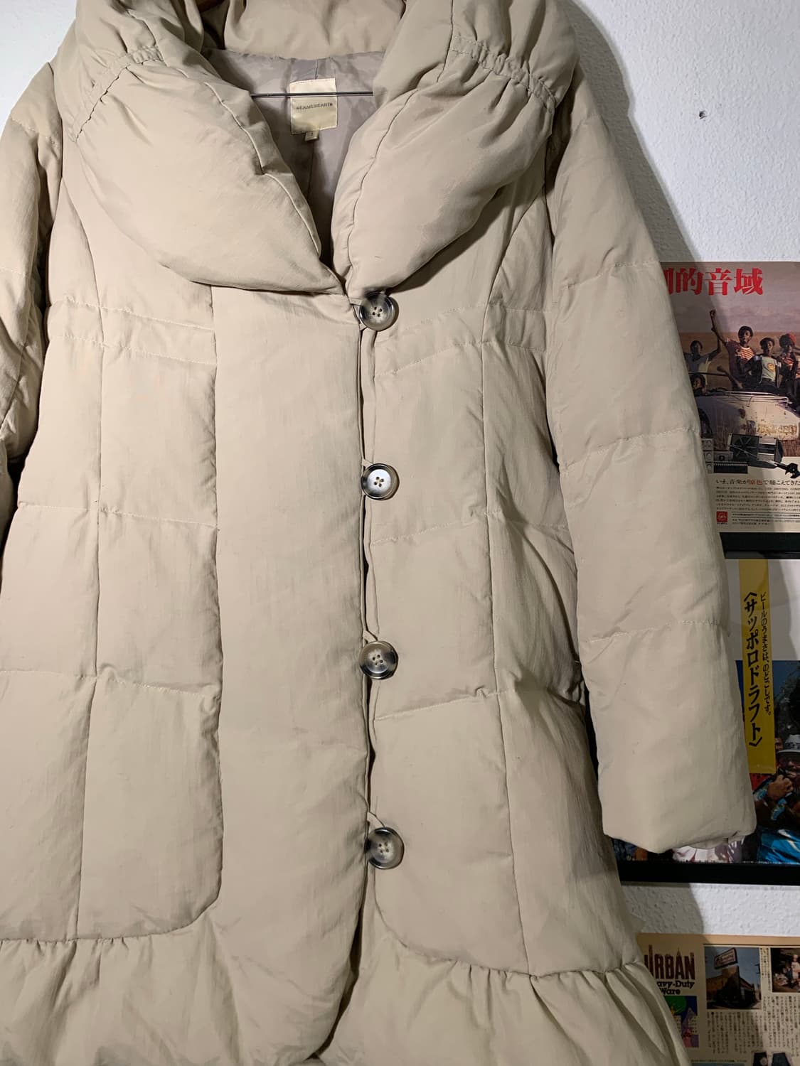 빔즈하트 하이 숄카라 사선 버튼 베이지 패딩 상품이미지3