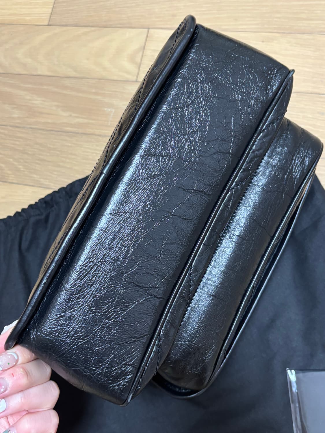 생로랑 니키백 미듐 블랙 상품이미지5