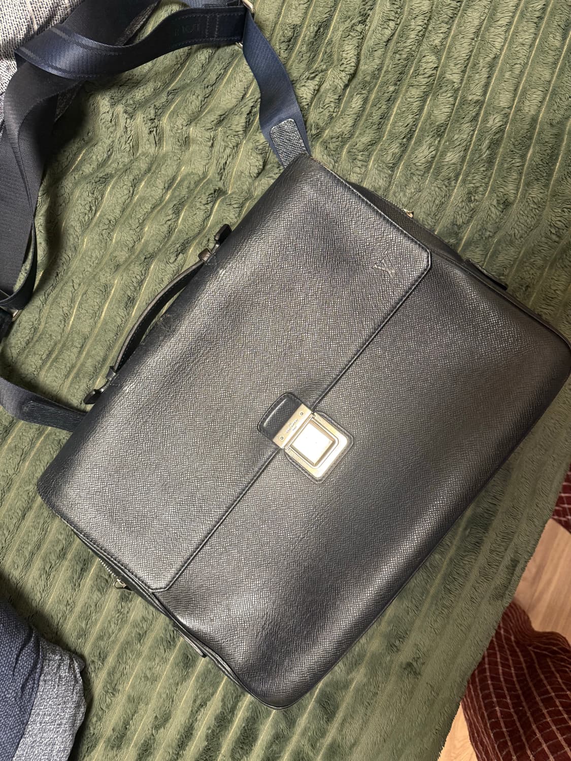 루이비통 바실리 타이가 서류가방 떨이 상품이미지8