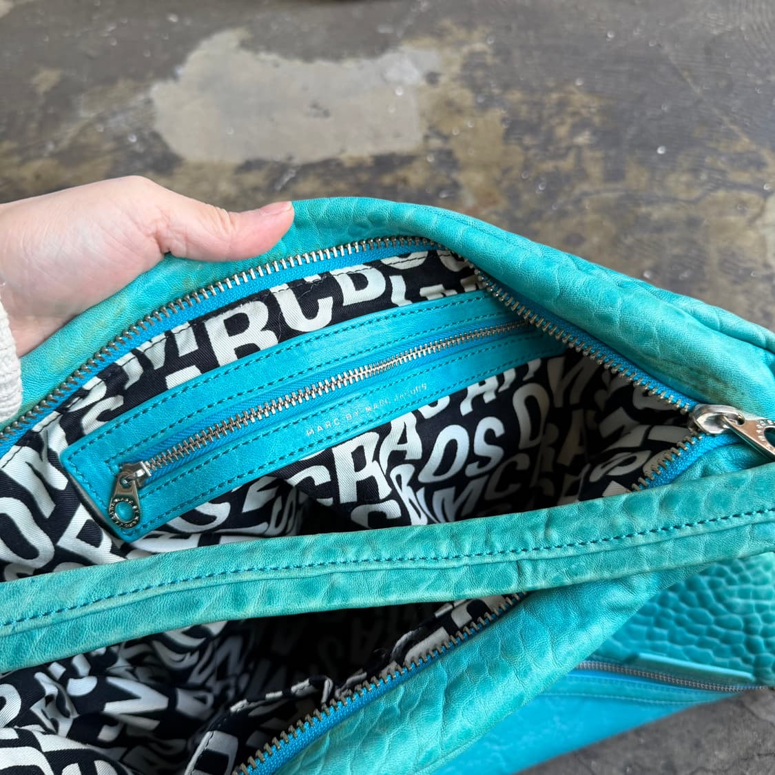 마크제이콥스 지퍼 디테일 빅 숄더백 상품이미지7