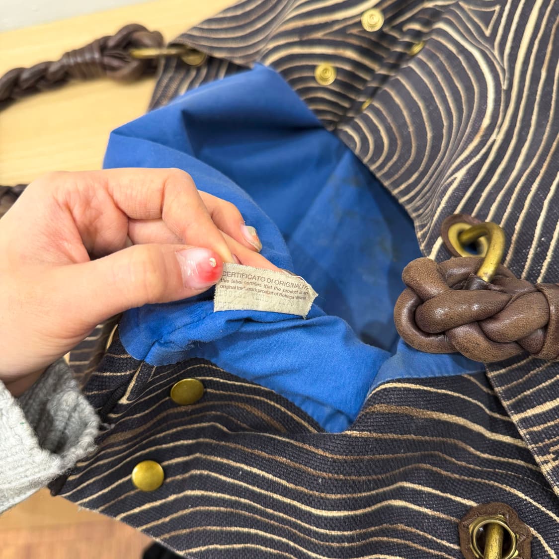 보테가 베네타 토트백 에스닉 패턴 트위스트 꼬임 핸들 디테일 브라운 상품이미지9