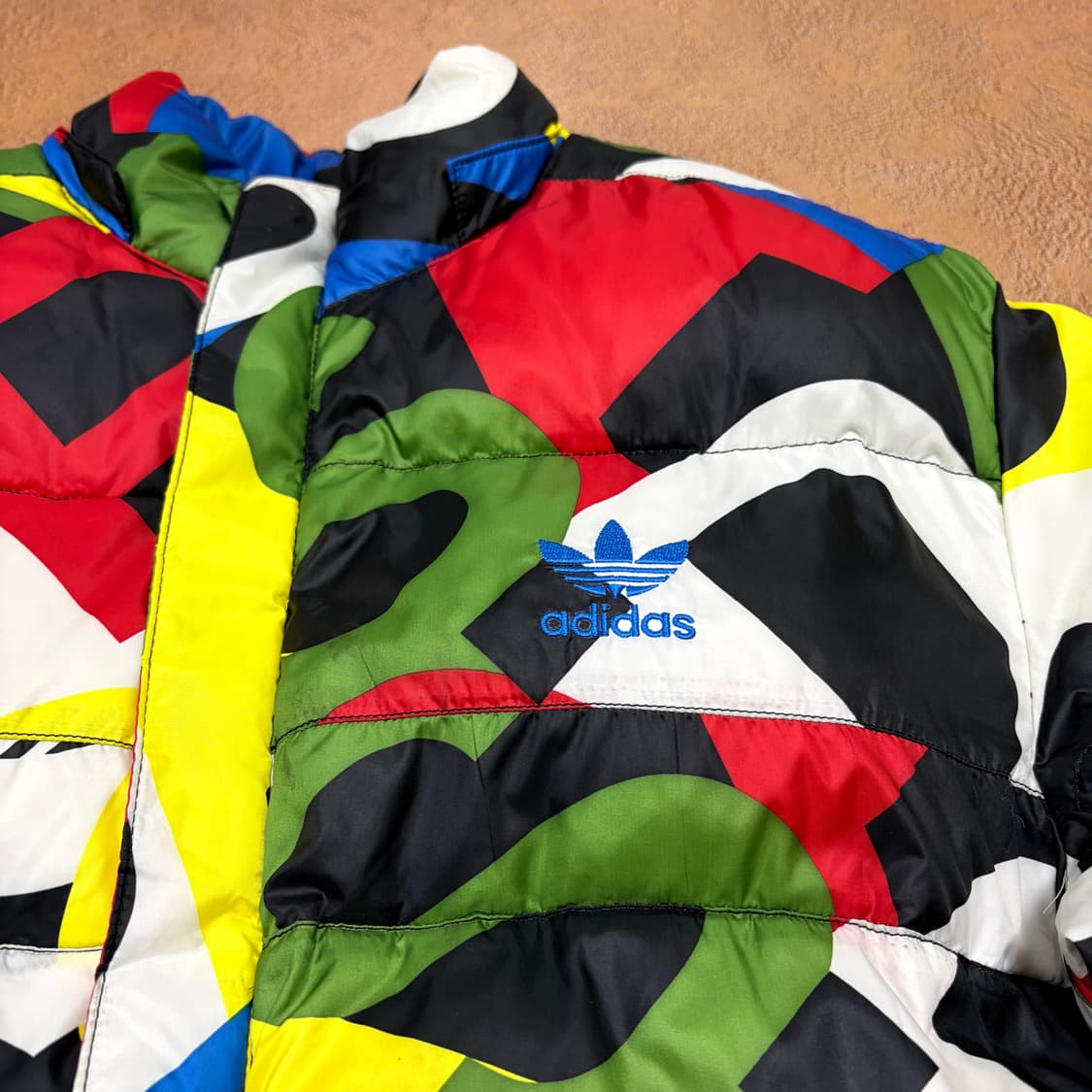 아디다스 불꽃 멀티컬러 레트로 패딩 상품이미지2