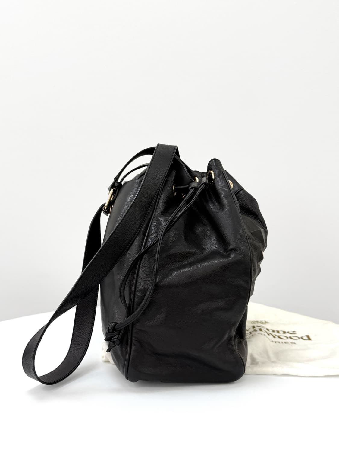 비비안웨스트우드 골드 플레이트 드로스트링 버킷백 상품이미지5