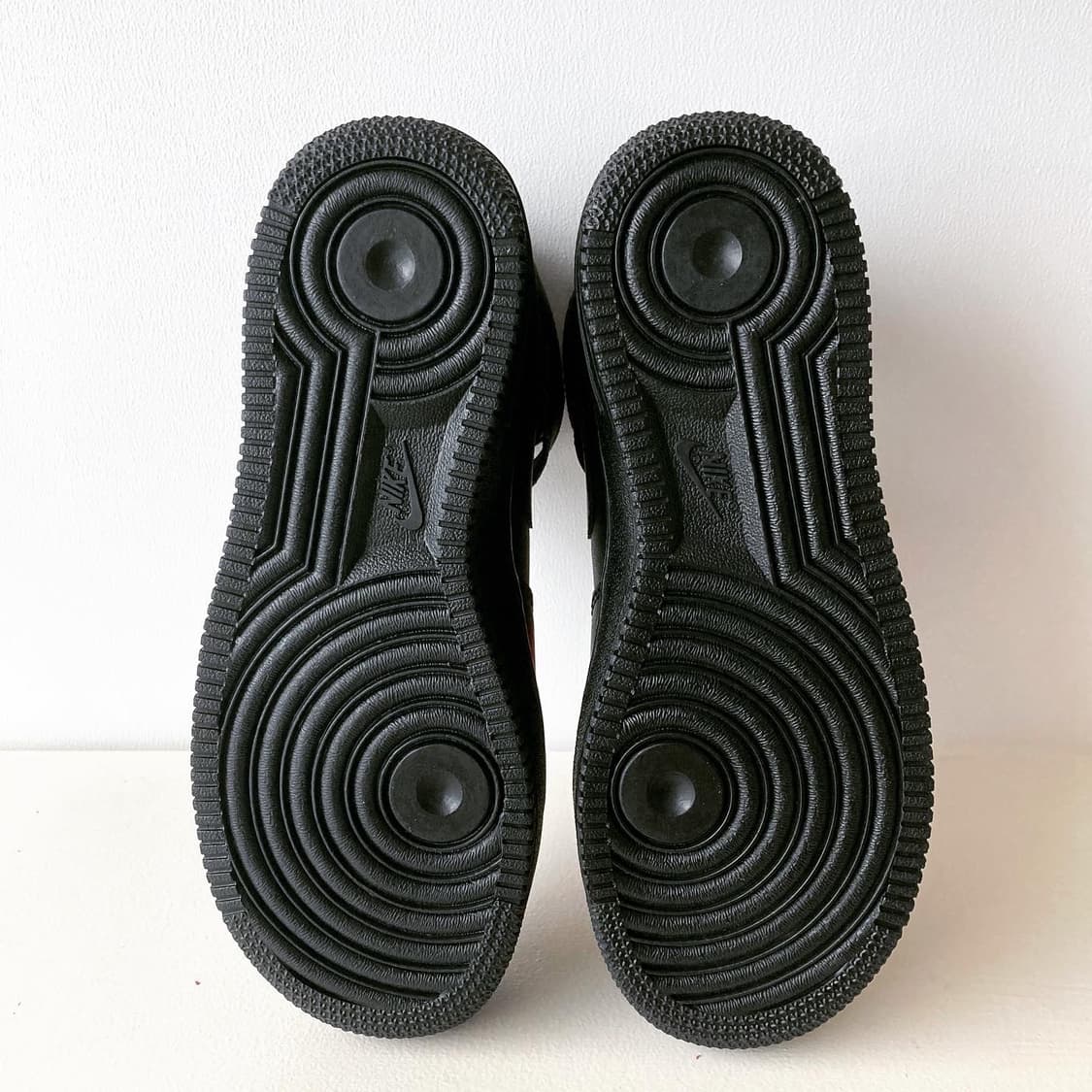 나이키 에어포스1 미드 트리플블랙 상품이미지5