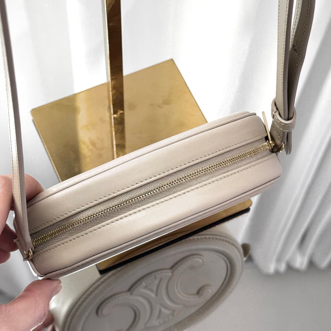 셀린느 오벌펄스 라이스 크로스백   상품이미지4