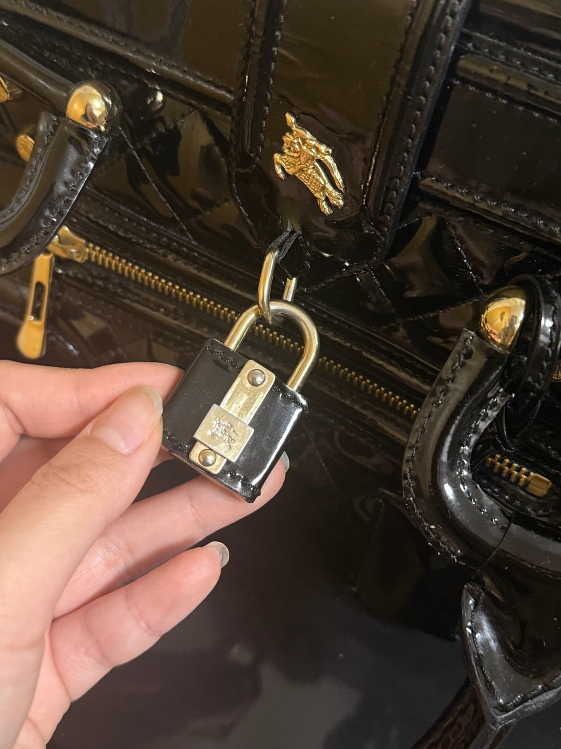 버버리 블랙 퀼팅 토트백 상품이미지3