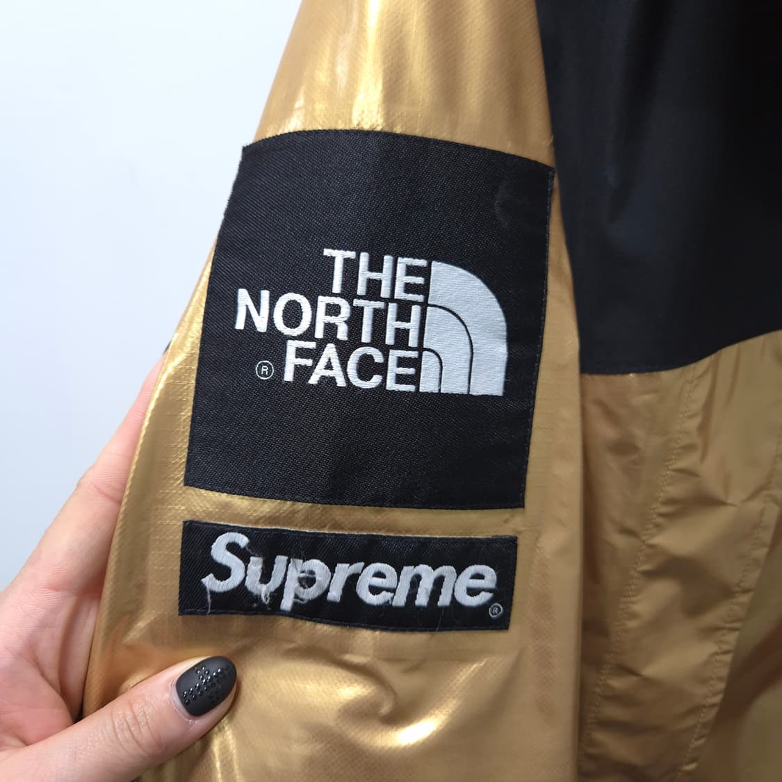슈프림 x 노스페이스 메탈릭 마운틴 파카 골드 18SS / 할인 상품이미지5