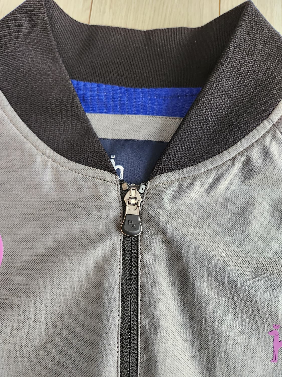 새상품급)헤지스 골프 여성 야구에리 풀오픈 봄버 바람막이 자켓 사이즈95 상품이미지5