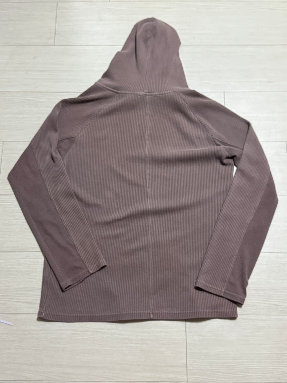 [L] 이그노타 코어:11 버튼 롱 슬리브 티셔츠 브라운 상품이미지3