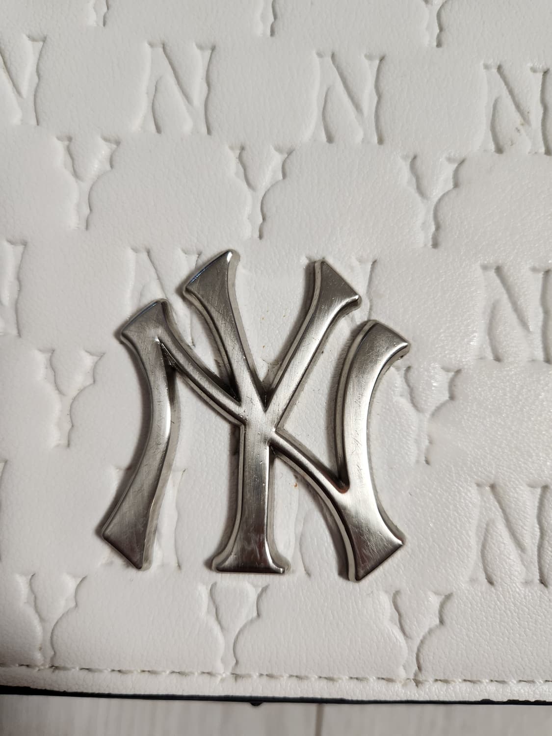 MLB 모노그램 엠보 미니 크로스백

여러 중고사이트에도 같이 판매하고  상품이미지2