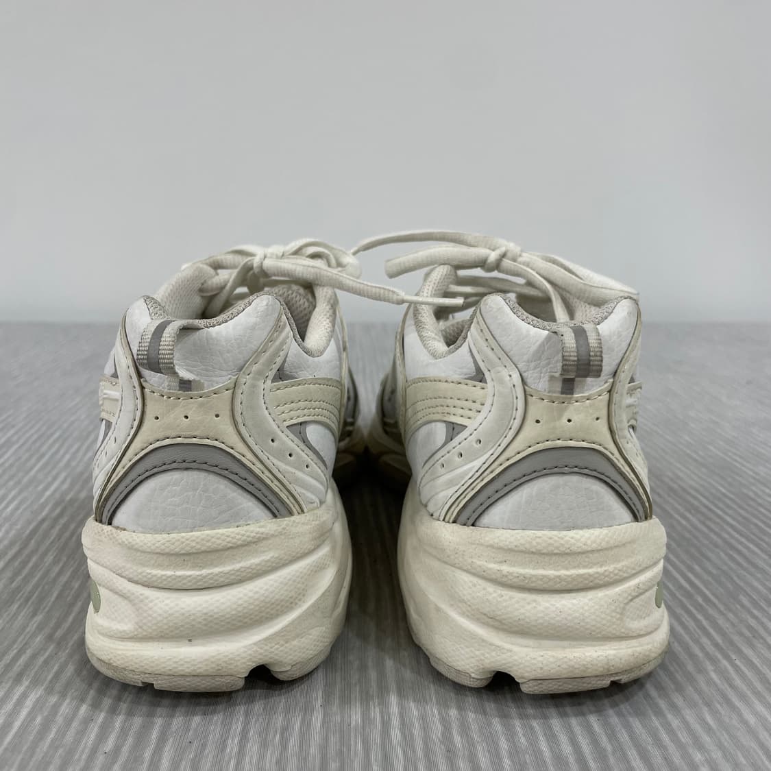 588) 뉴발란스 530 화이트 운동화 240mm 상품이미지4