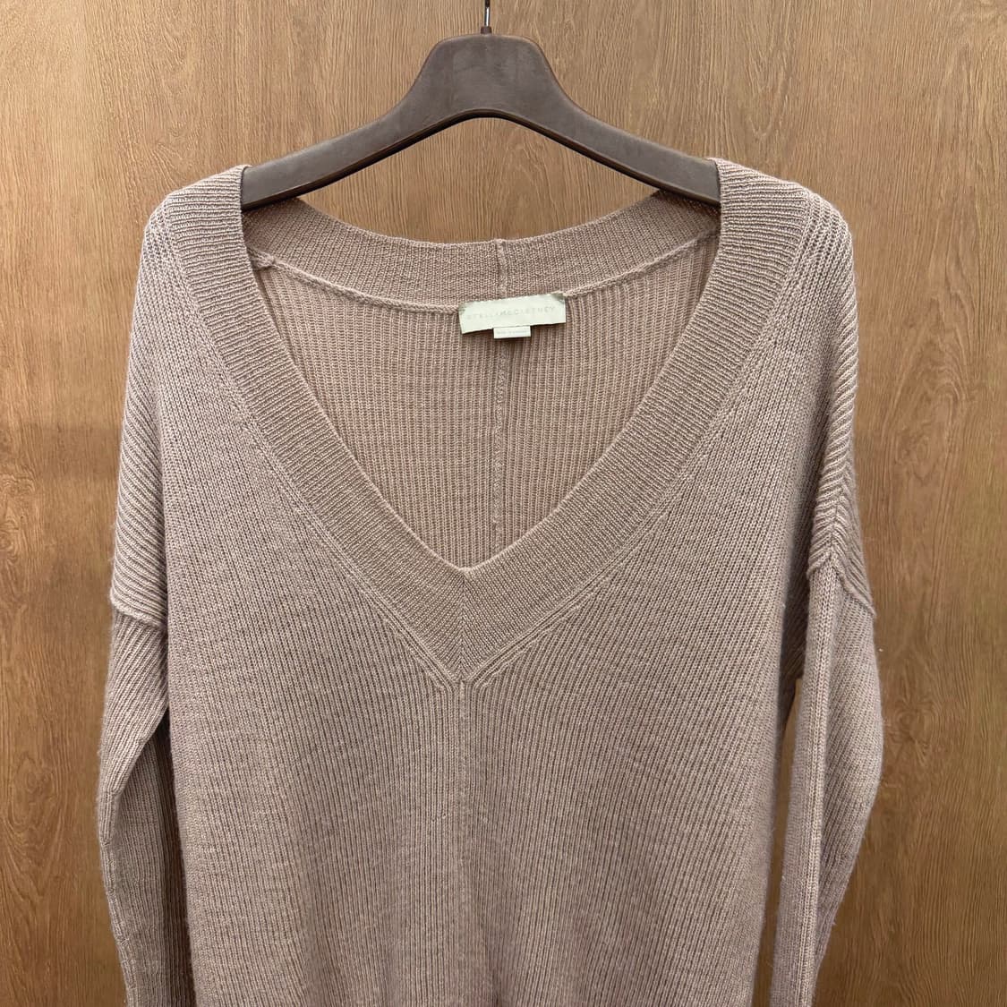 스텔라 매카트니 브이넥 골지 니트 드롭 숄더 디테일 루즈핏 핑크 베이지 상품이미지4