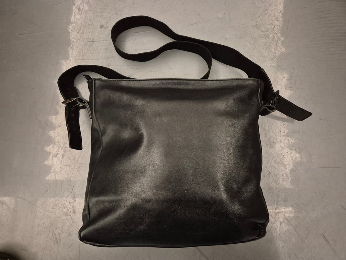 00s 조르지오 아르마니 레더 크로스백 상품이미지3