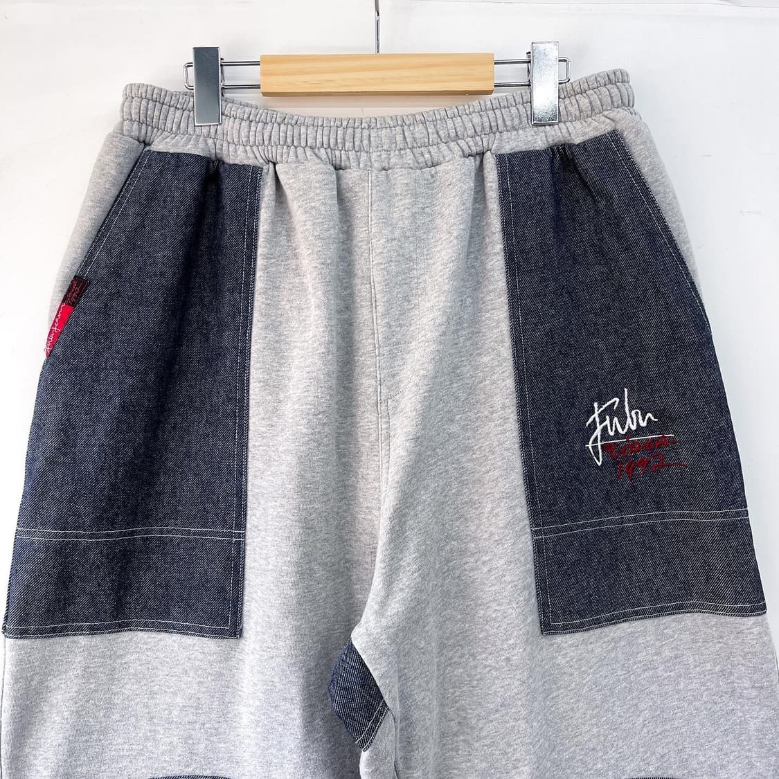 푸부 90s 데님패치 더블니 스웻 팬츠 상품이미지6